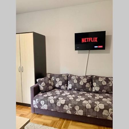 נובי סאד Renovated Cozy Studio 7 At Top Location - Available For Long Term Rentals מראה חיצוני תמונה